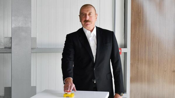 Алиев принял участие в открытии крупных энергообъектов в Баку - Sputnik Азербайджан
