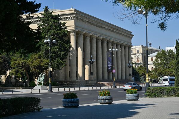 Сегодня в этом здании функционирует Музейный центр Министерства культуры и туризма Азербайджанской Pеспублики. - Sputnik Азербайджан