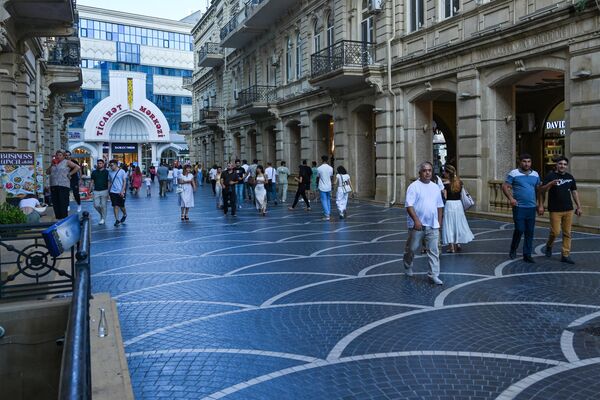 Центральная улица Низами в  Баку сегодня. - Sputnik Азербайджан