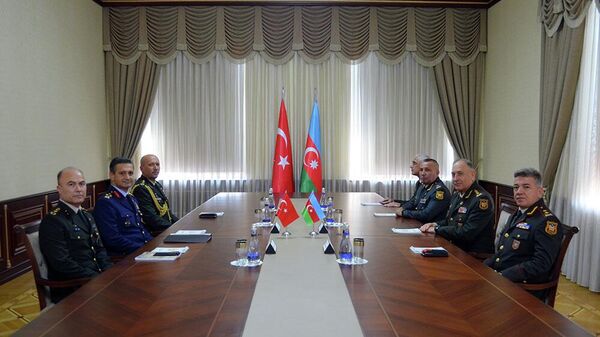 Начальник Генерального штаба Азербайджанской Армии встретился с турецкой делегацией
 - Sputnik Азербайджан
