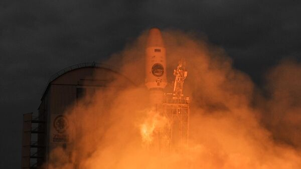 Запуск ракеты-носителя Союз-2.1б с разгонным блоком Фрегат и автоматической станцией Луна-25 с космодрома Восточный. - Sputnik Азербайджан