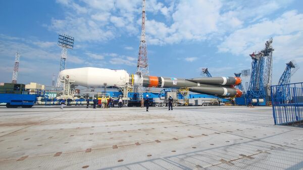 Установка ракеты Союз-2.1б с автоматической станцией Луна-25 на стартовый комплекс космодрома Восточный.  - Sputnik Азербайджан