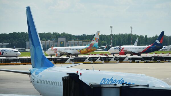 Самолеты различных авиакомпаний в международном аэропорту Внуково  - Sputnik Азербайджан