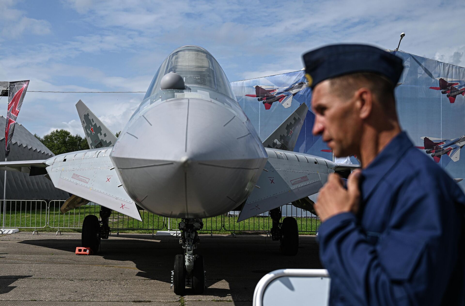 Многофункциональный истребитель пятого поколения Су-57 на выставке форума Армия-2023, Россия - Sputnik Azərbaycan, 1920, 12.11.2024