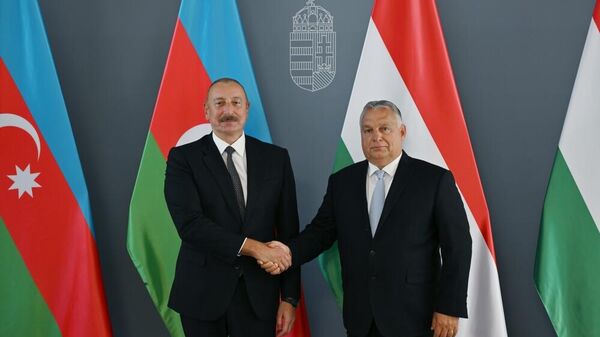 В Будапеште состоялась встреча Президента Азербайджана Ильхама Алиева с премьер-министром Венгрии Виктором Орбаном  - Sputnik Азербайджан