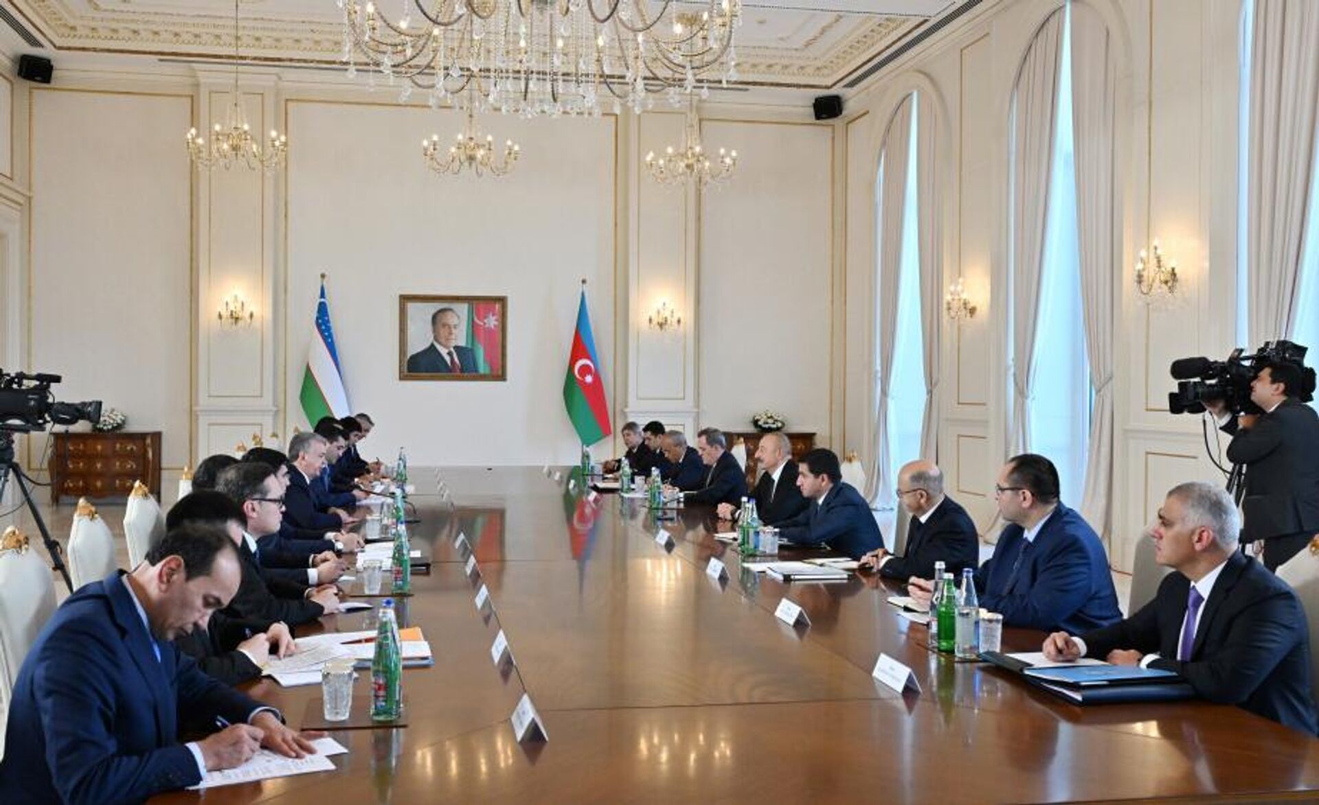 Началась встреча президентов Азербайджана и Узбекистана в расширенном составе - Sputnik Azərbaycan, 1920, 22.08.2023