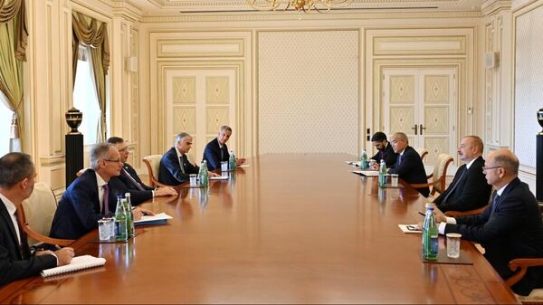 Президент Ильхам Алиев принял генерального исполнительного директора компании Total Energies - Sputnik Азербайджан