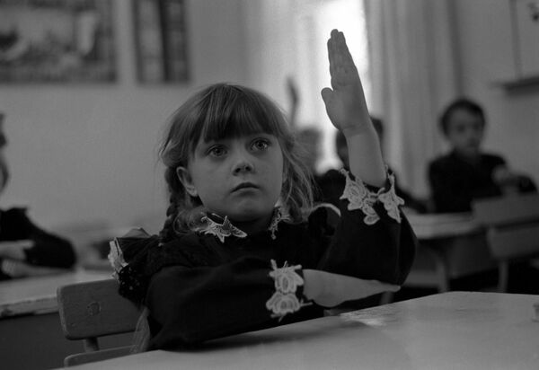 1988 Казахская ССР.  Одна из немецких школ с преподаванием на немецком языке в Караганде.  - Sputnik Азербайджан