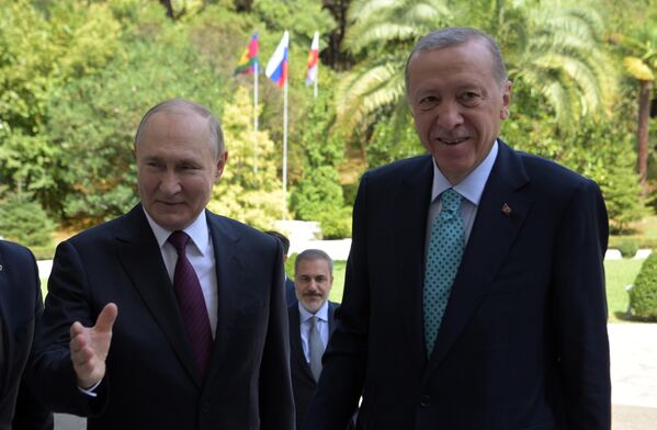 Президент РФ Владимир Путин и президент Турецкой Республики Реджеп Тайип Эрдоган (справа) во время встречи. - Sputnik Азербайджан