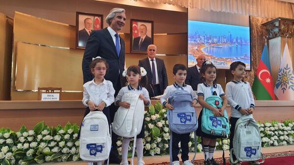 Благотворительной акции Помоги собраться детям в школу  - Sputnik Азербайджан
