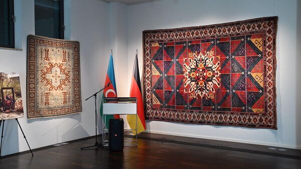Выставка азербайджанских ковров в азербайджанском культурном центре в Берлине - Sputnik Азербайджан