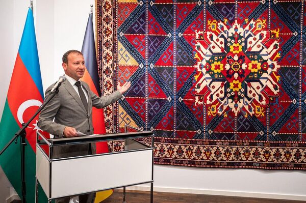 Выставка азербайджанских ковров в азербайджанском культурном центре в Берлине - Sputnik Азербайджан