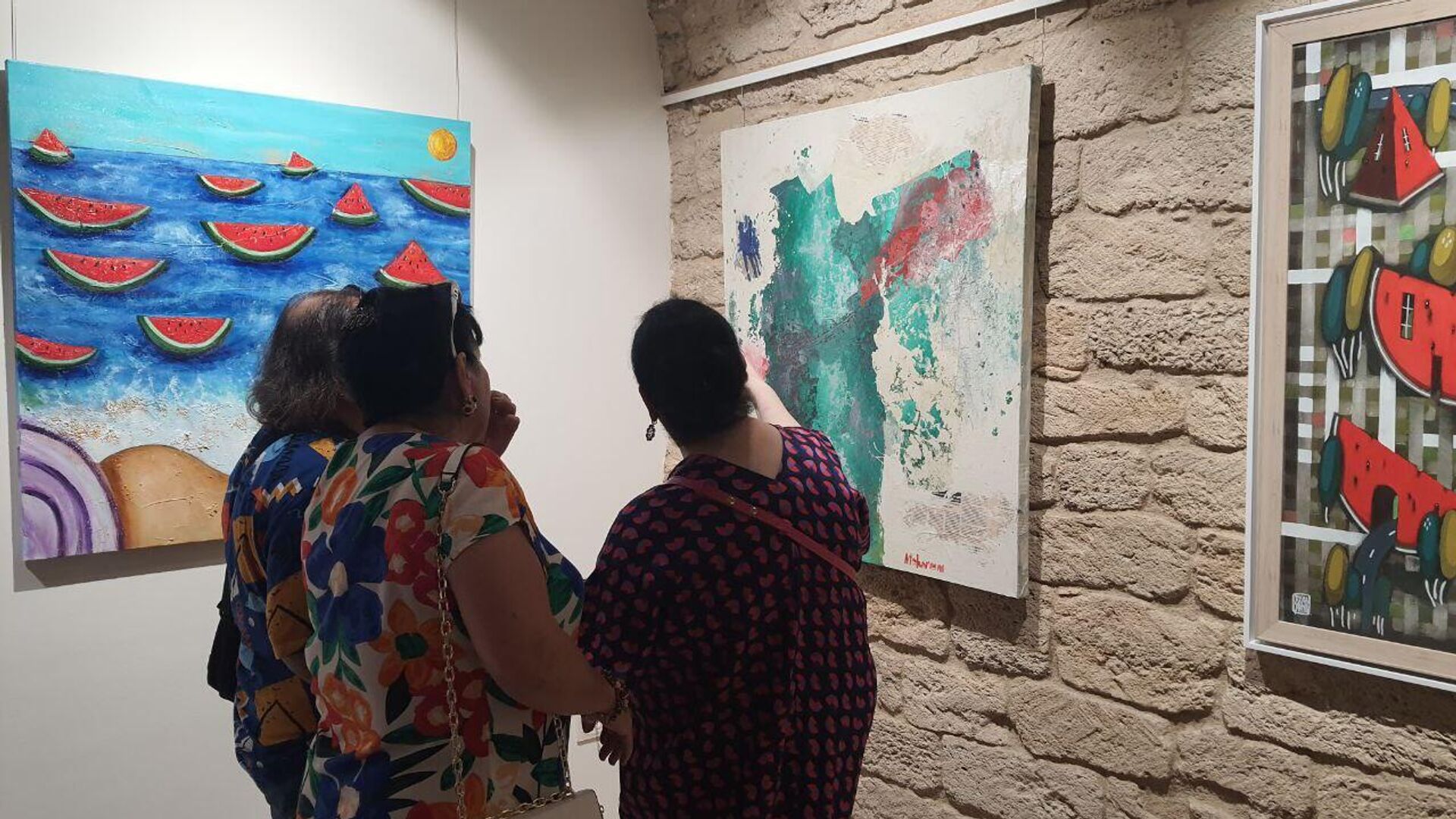 Необычный арбузный фестиваль в галерее Zaman Art Gallery - Sputnik Азербайджан, 1920, 09.09.2023