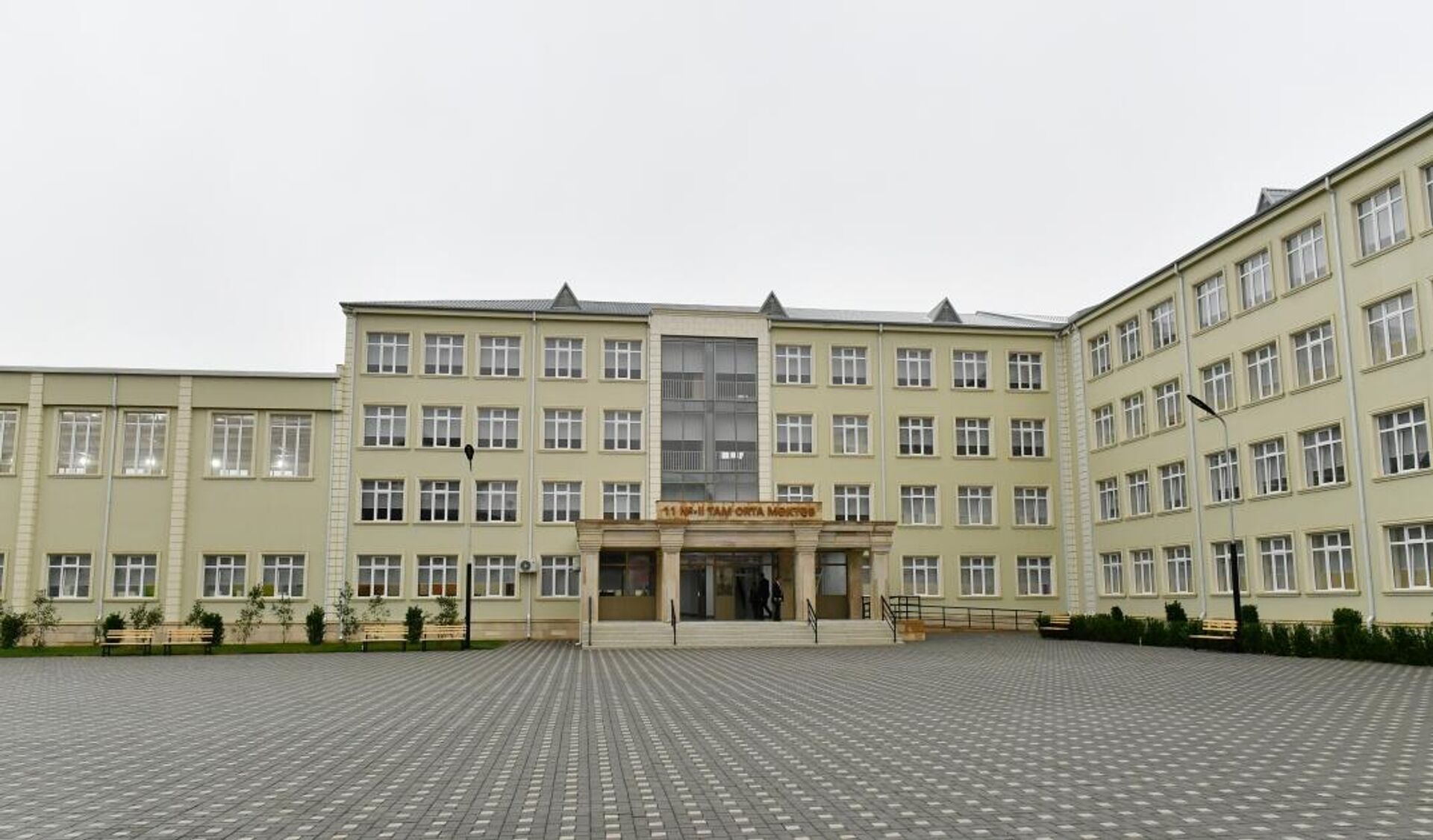 Prezident İlham Əliyev sentyabrın 12-də iki min şagird yerlik Xırdalanda 11 nömrəli tam orta məktəbin yeni binasının açılışında iştirak edib - Sputnik Azərbaycan, 1920, 06.12.2023