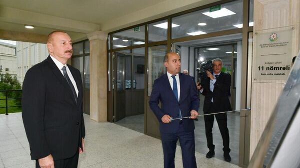 Prezident İlham Əliyev sentyabrın 12-də iki min şagird yerlik Xırdalanda 11 nömrəli tam orta məktəbin yeni binasının açılışında iştirak edib - Sputnik Азербайджан
