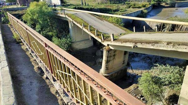 Мост обрушился на дороге Хачмаз-Худат: есть пострадавшие - Sputnik Азербайджан