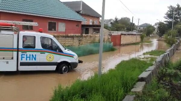 МЧС эвакуирует жителей затопленных ливнями домов на юге Азербайджана
 - Sputnik Азербайджан