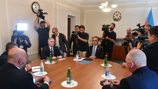 Встреча представителей Азербайджана с делегацией армян Карабаха в г. Евлах - Sputnik Азербайджан
