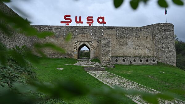 Крепостные стены в Шуше, фото из архива - Sputnik Azərbaycan