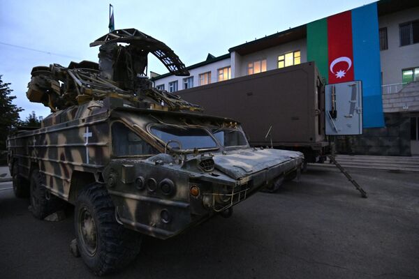 Военная техника, переданная Вооруженным Силам Азербайджана, а также захваченная во время антитеррористических мероприятий. - Sputnik Азербайджан