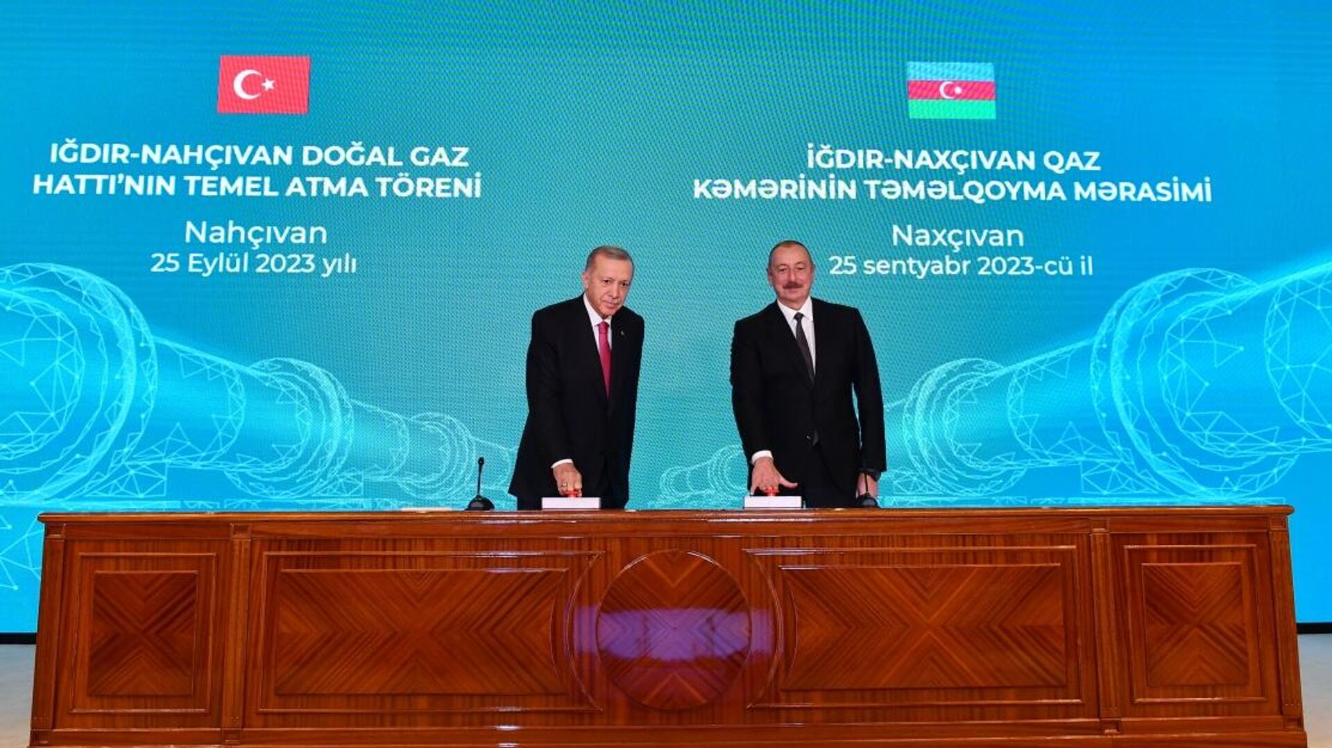 Президент Ильхам Алиев и Президент Реджеп Тайип Эрдоган приняли участие в церемонии закладки фундамента газопровода Игдыр-Нахчыван  - Sputnik Азербайджан, 1920, 25.09.2023
