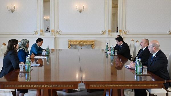 Президент Ильхам Алиев принял исполнительного директора Программы ООН по населенным пунктам - Sputnik Азербайджан