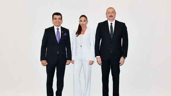 Президент Ильхам Алиев и первая леди Мехрибан Алиева встретились с генеральным директором ИСЕСКО - Sputnik Азербайджан
