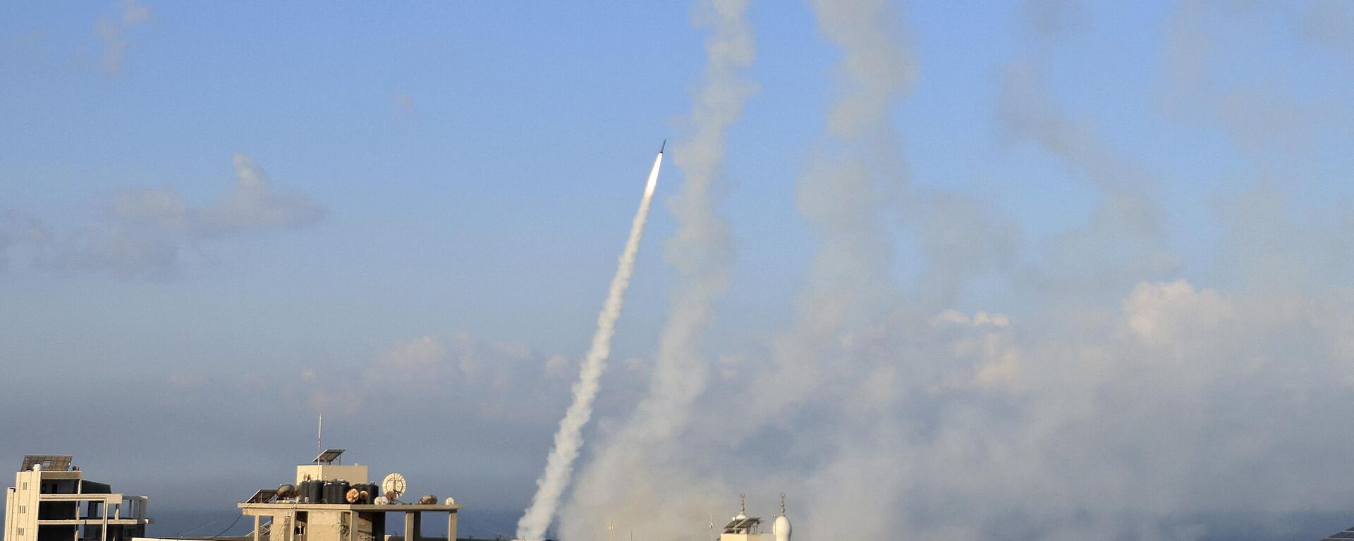 Ракеты выпущенные из города Газа в сторону Израиля - Sputnik Азербайджан, 1920, 07.10.2023