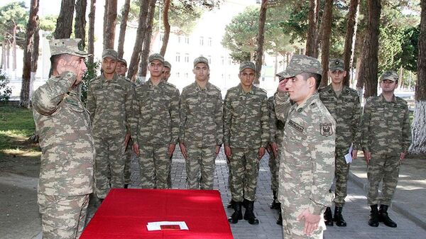 Военнослужащих-срочников увольняют в запас в азербайджанской армии - Sputnik Азербайджан