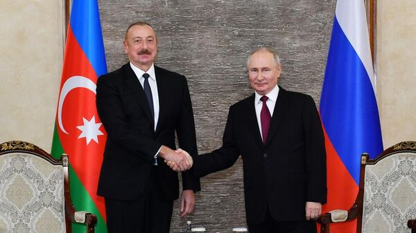Bişkekdə Azərbaycan Prezidenti İlham Əliyevin Rusiya Prezidenti Vladimir Putin ilə görüşü - Sputnik Азербайджан