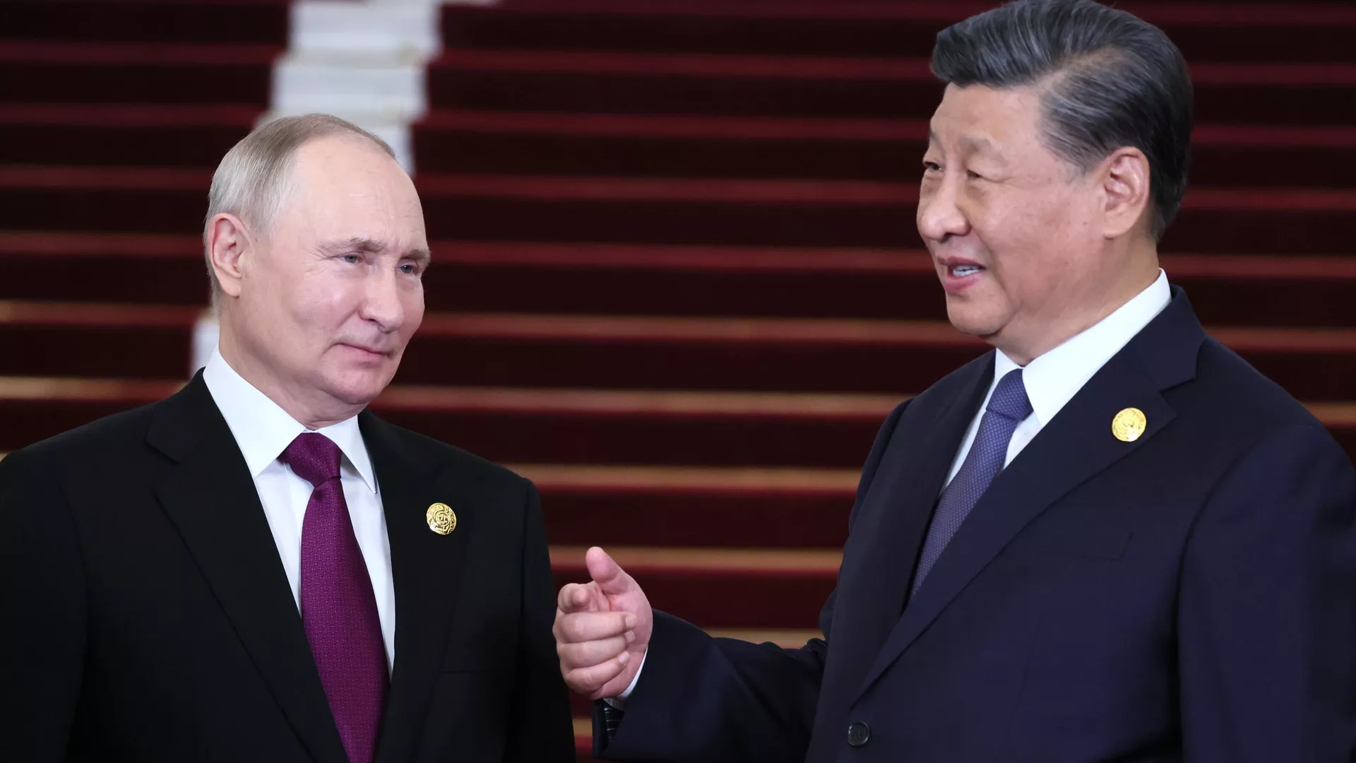 Президент РФ Владимир Путин на церемонии встречи глав делегаций - участников III Международного форума Один пояс, один путь в Пекине