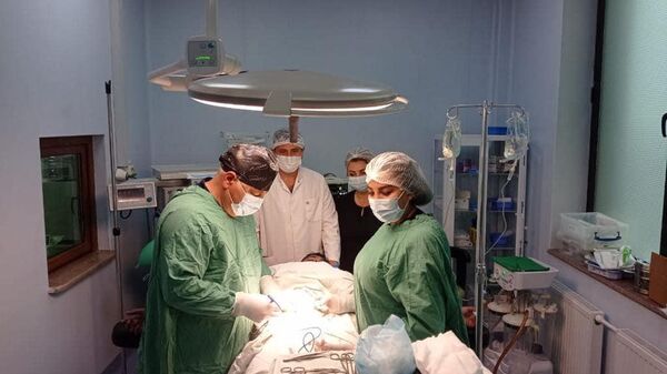Азербайджанские врачи провели в Ханкенди первую хирургическую операцию
 - Sputnik Азербайджан
