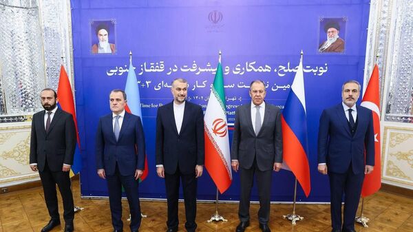 Встреча глав внешнеполитических ведомств в формате 3+3 - Sputnik Азербайджан