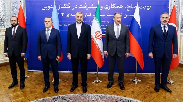 На министерской встрече Консультативной региональной платформы 3+3 для Южного Кавказа в Тегеране - Sputnik Azərbaycan