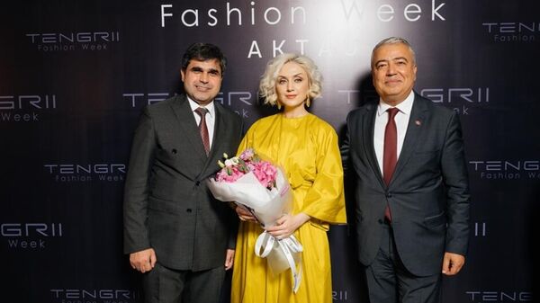 Коллекция Гюльнары Халиловой представлена на Tengrii Fashion Week в Казахстане - Sputnik Азербайджан