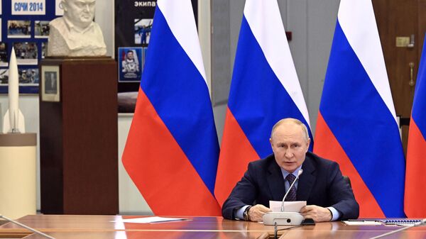 Президент РФ В. Путин посетил ПАО РКК Энергия им. С.П. Королёва - Sputnik Азербайджан
