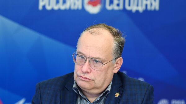 Политолог Межевич: Польша готовится не только к войне с Россией, но и к столкновению с Украиной - Sputnik Азербайджан