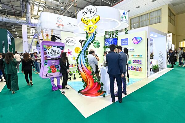 Посетители на третьей Азербайджанской Международной Выставке «Медицинские Инновации». - Sputnik Азербайджан