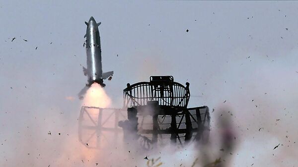 Зенитный ракетный комплекс Оса ведет огонь по цели, фото из архива - Sputnik Азербайджан