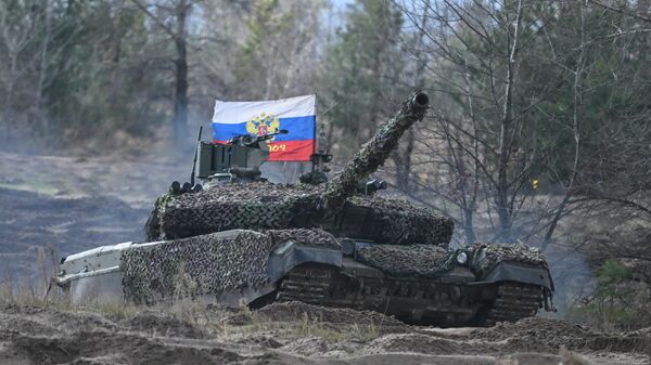Танк Т-90М Прорыв в тыловом районе специальной военной операции - Sputnik Азербайджан