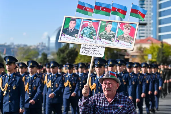 Военные шествия стартовали в Баку по случаю Дня Победы. - Sputnik Азербайджан
