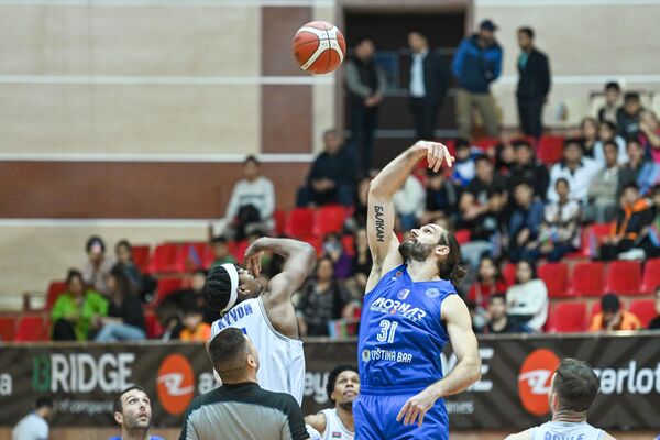 Азербайджанский баскетбольный клуб «Сабах» играет с клубом «Морнар». - Sputnik Азербайджан