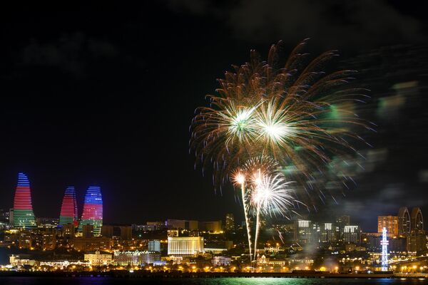 Праздничный салют в Баку в честь 8 ноября – Дня Победы. - Sputnik Азербайджан