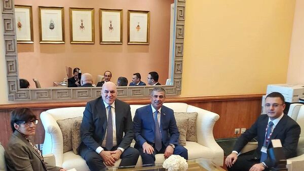 Министр обороны Азербайджана Закир встретился с итальянским коллегой Гвидо Крозетто - Sputnik Азербайджан