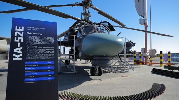 Rusiyanın KA-52 helikopteri Dubai Airshow-2023-də - Sputnik Azərbaycan