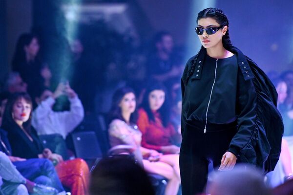 Первый сезон Baku Fashion Week стартовал в пятницу В Бакинском конгресс-центре - Sputnik Азербайджан