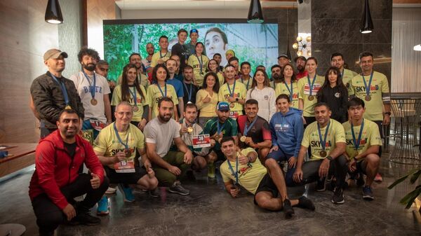 Участники забега по лестницам небоскреба Чинар Плаза - Sputnik Азербайджан