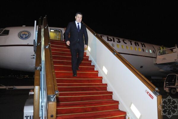 В Баку с рабочим визитом прибыл президент Кыргызстана Садыр Жапаров. - Sputnik Азербайджан