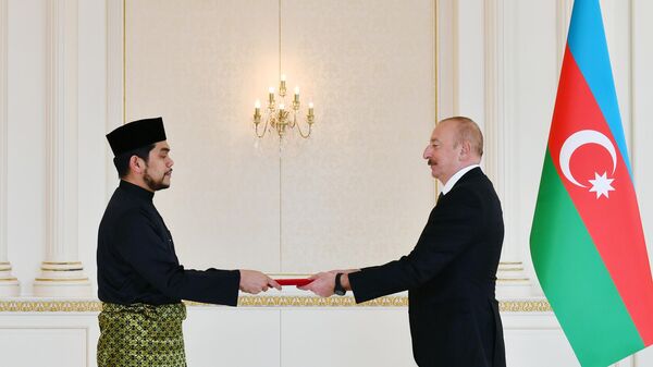 Ильхам Алиев принял верительные грамоты посла Малайзии в Азербайджане
 - Sputnik Азербайджан