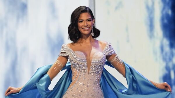 Мисс Никарагуа Шейннис Паласиос участвует в номинации вечернее платье на 72-м конкурсе красоты Мисс Вселенная в Сан-Сальвадоре - Sputnik Азербайджан